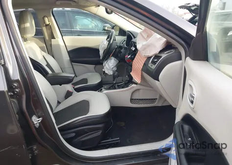 2018 Jeep Compass Latitude 4X4 из США, поврежденный, VIN 3C4NJDBB7JT114395